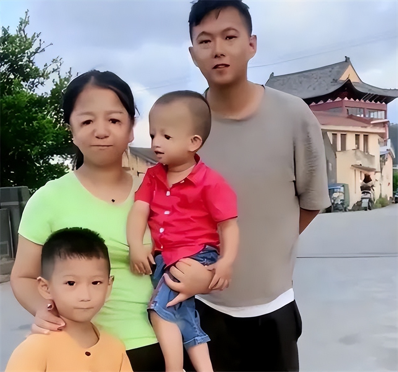 鸟脸妈妈坚持二胎,鸟脸妈妈不顾反对生二胎