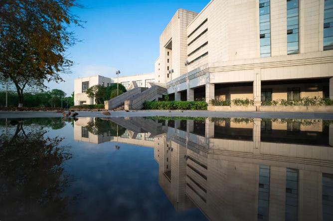 美美美，在阳光灿烂的成电遇见你~