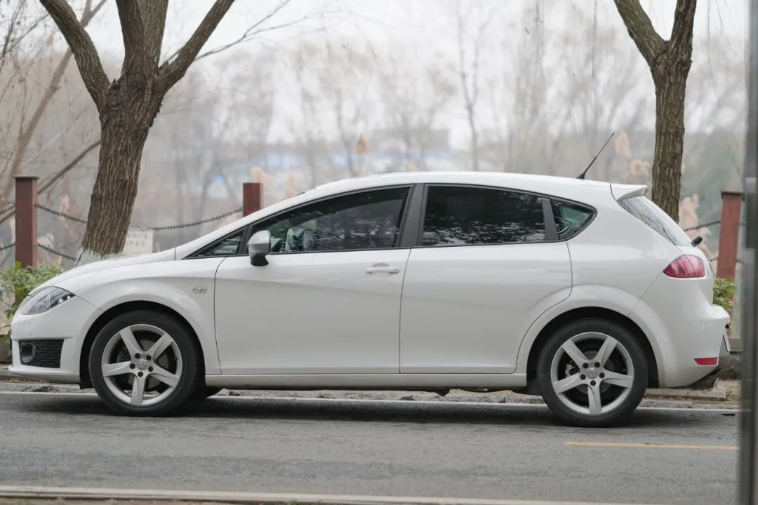 西雅特leon测评,2020款西雅特leon插电混动版