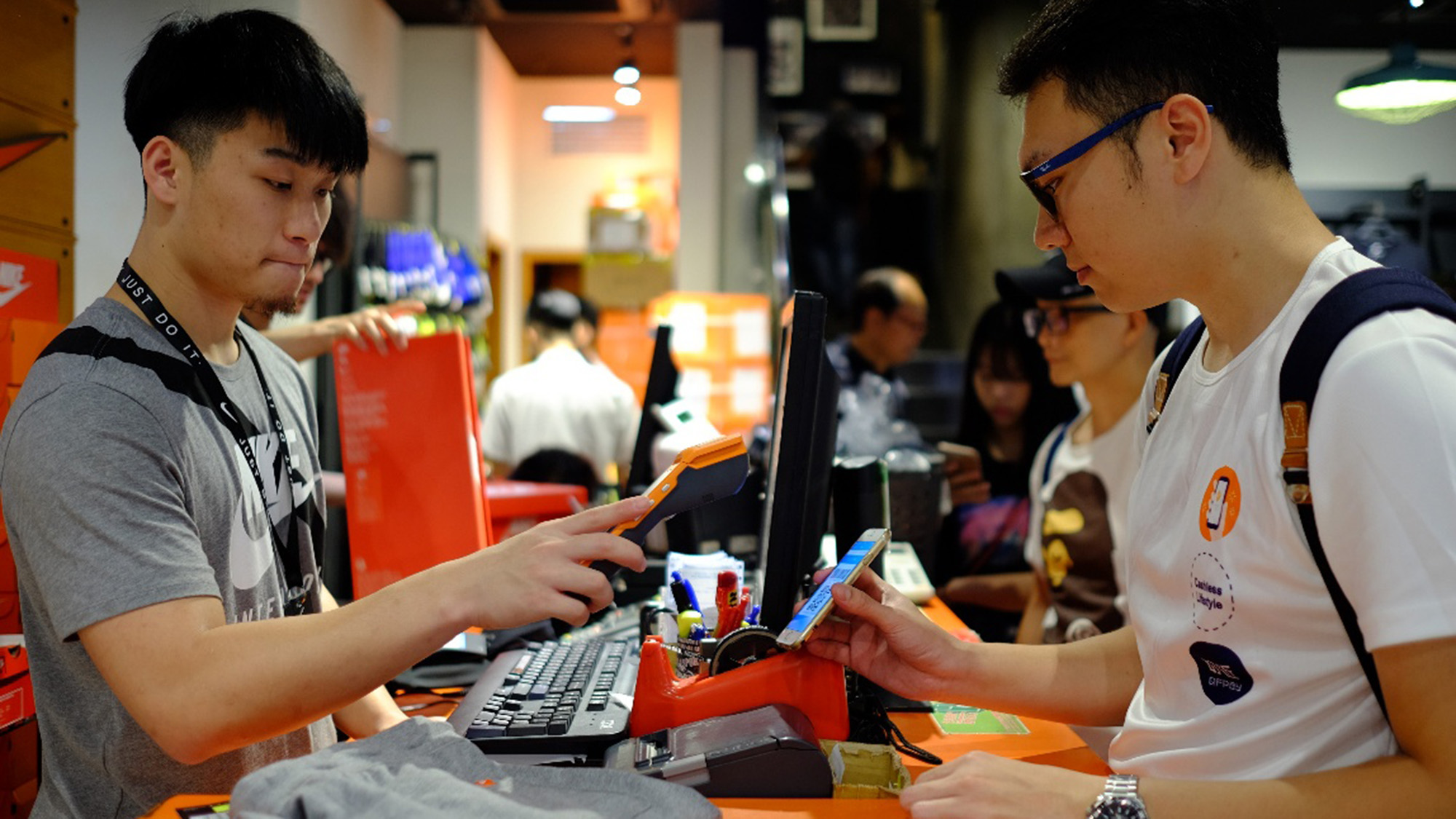 大学生开始用现金了意味着啥,大学生开始用现金意味着什么