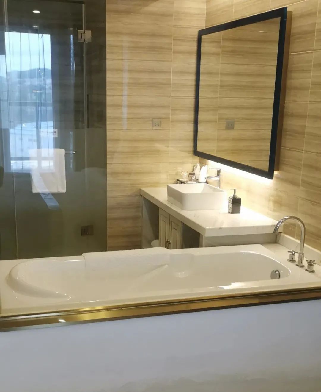 爱在山水间海景酒店：居舒适之酒店，赏澎湃之东海