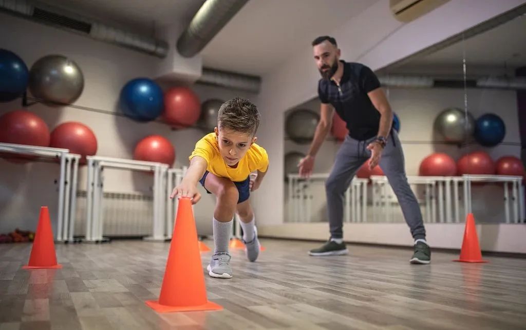 改善圆肩驼背的瑜伽体式,改善圆肩驼背的健身动作