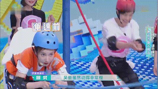 24年来守护着4个兄妹,最后却一个都留不住,何炅老了,都结束了