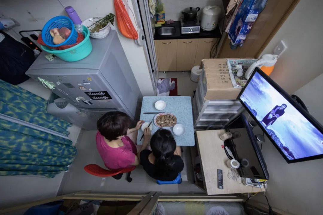 从港影港片看香港25年大变化,庆祝香港回归25年回忆港片