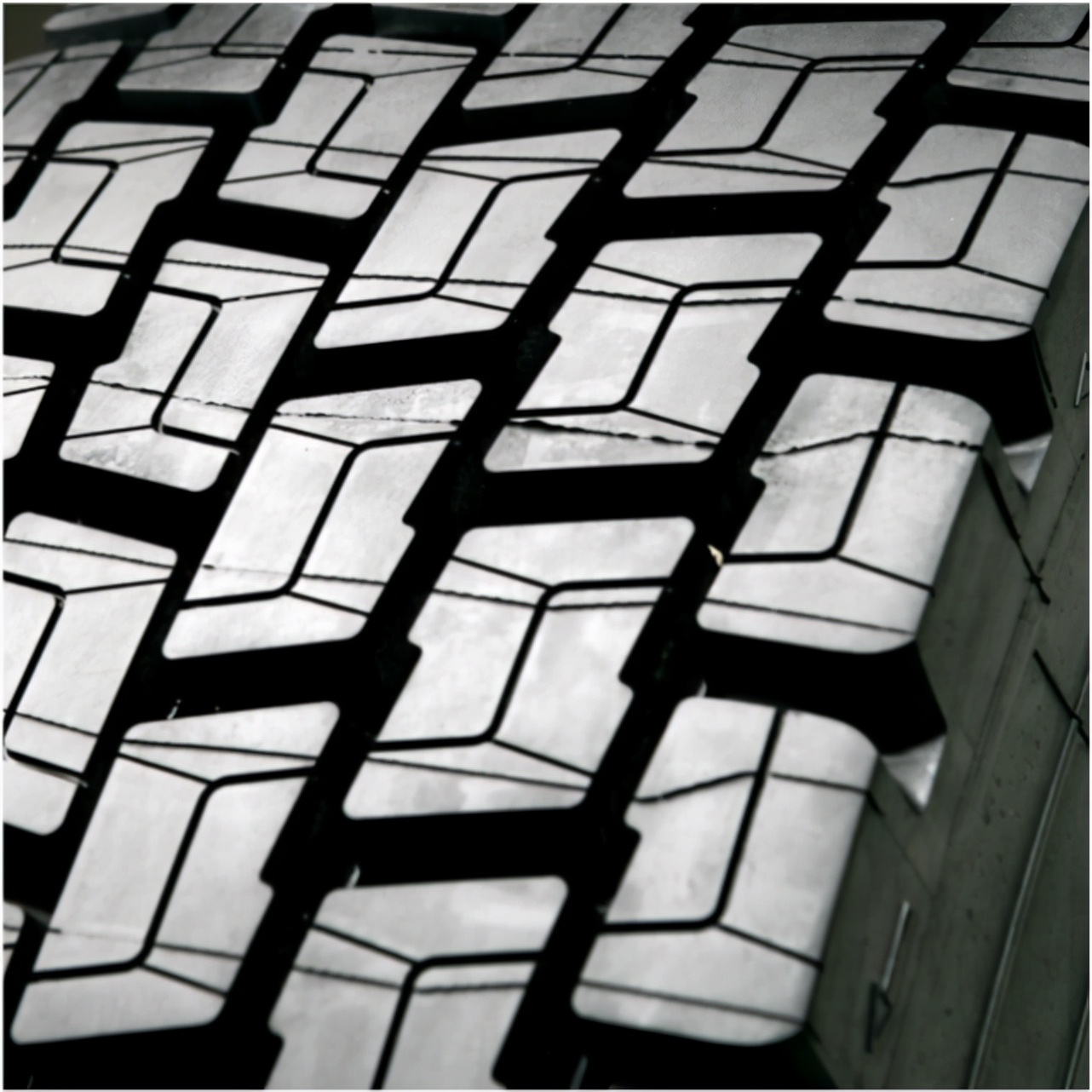 汽车胎压比建议胎压高0.2可以吗,胎压调到2.3-2.5就安全了吗