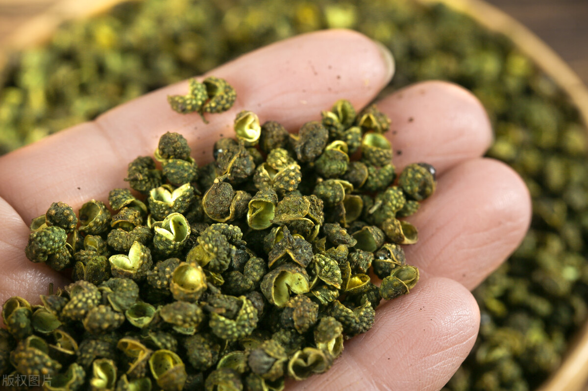 它是长寿乡的“吉祥果”，清肺更养肺，百岁老人经常用它泡水喝