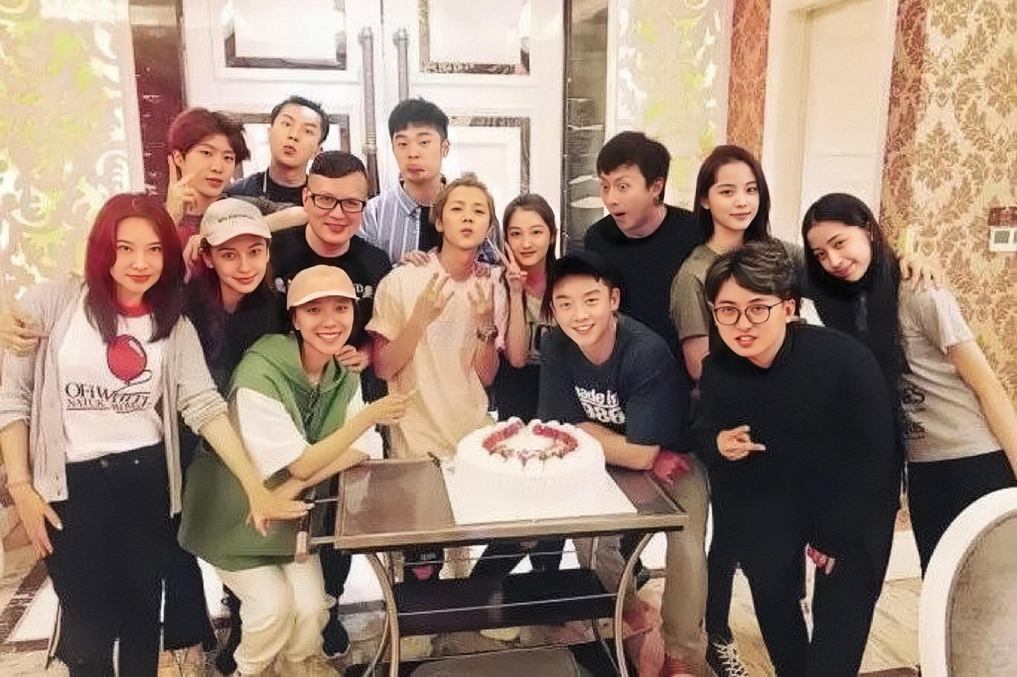 鹿晗是什么时候承认恋情的,鹿晗是什么时候宣布恋情的