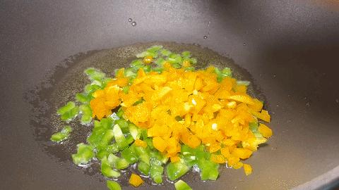 一把粉丝两个鸡蛋,鸡蛋柿子土豆粉丝汤