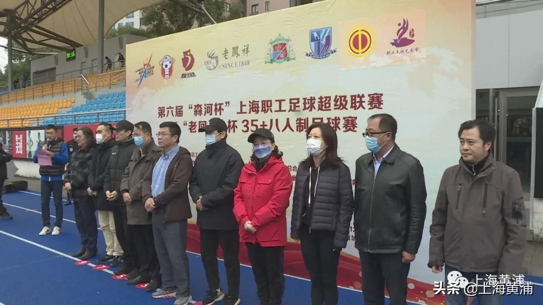 绵绵细雨仍挡不住热情,激情澎湃的足球比赛不容错过