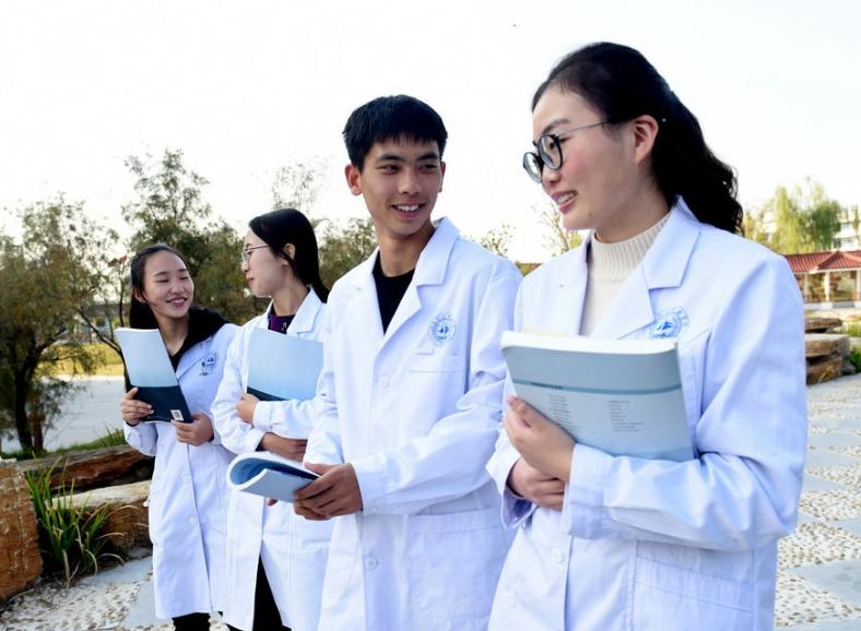 文理科10大“高薪”专业出炉,上榜专业不容小觑,吸金指数五颗星