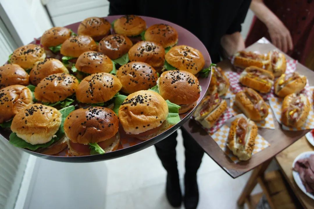 消费市场又热闹起来,消费市场蓬勃发展