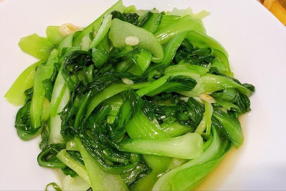 青菜叶子发黄的原因与处理方法,怎样炒出来的青菜不会发黄