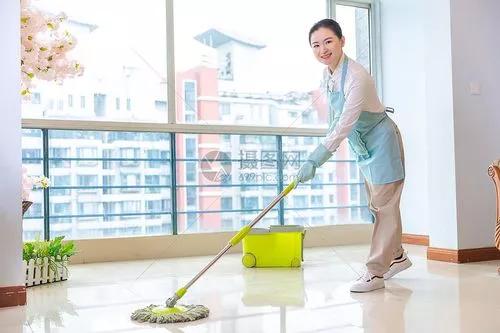 眼镜怎么洗才能干净透亮,眼镜怎样清洗干净不易落灰