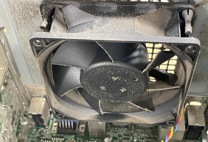 电脑深度清灰和普通清灰,用了三年的电脑清灰能提升多少