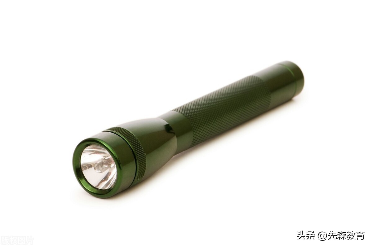 为啥手电筒可以吓死鸡,抓鸡强光手电