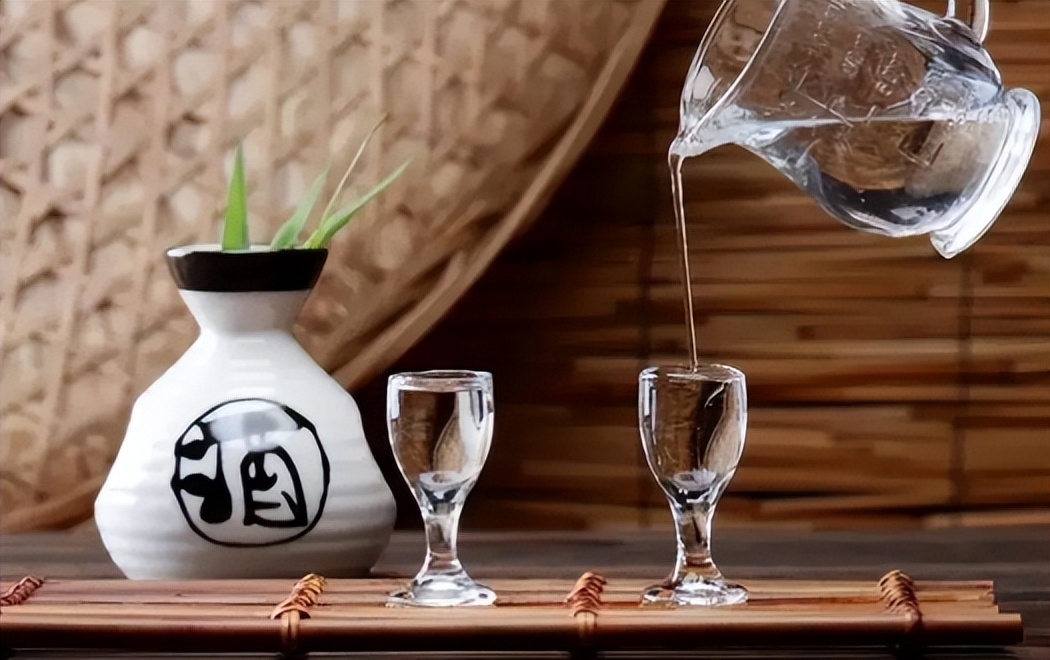 飞天茅台封口膜撕开了会漏酒吗,茅台酒封口漏酒是假的吗