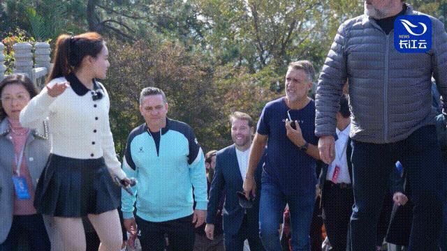 来武汉CityWalk，转角遇见世界巨星，看看是谁？