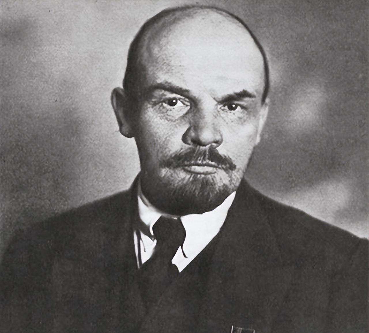 2008年俄罗斯人心中伟人的排行榜，列宁只能排第6，斯大林第3