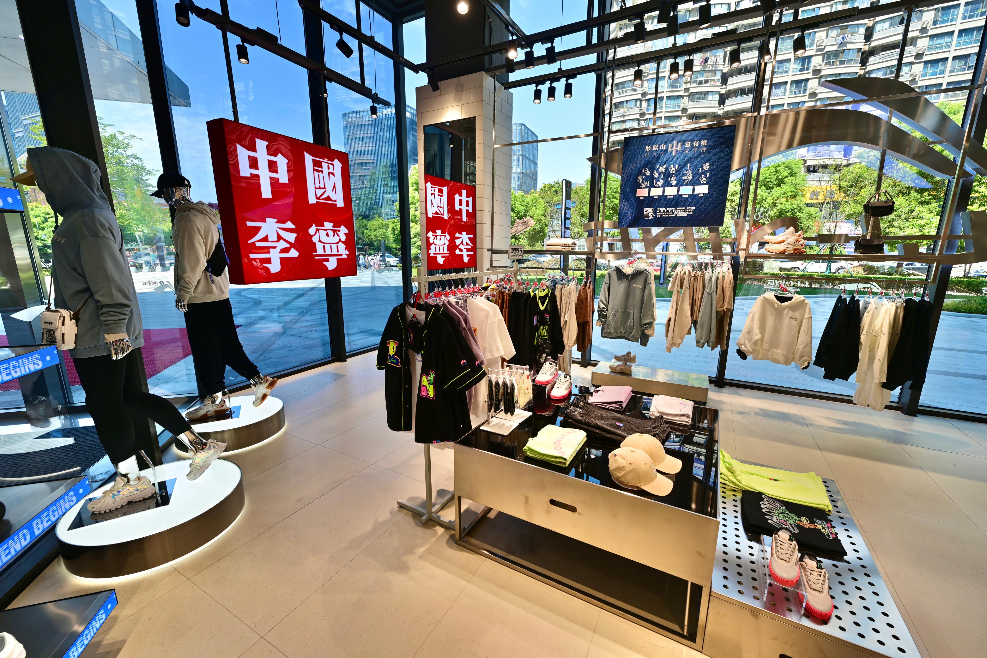 杭州银泰百货庆春店开业时间,杭州滨江银泰百货