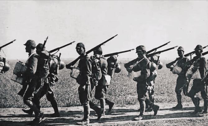 新兵入伍致敬退伍老兵,新兵入伍后100条忠告