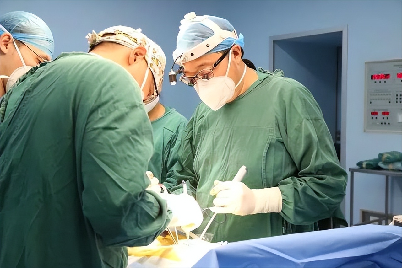 还不到三十每天腰痛,才三十岁就开始腰背痛