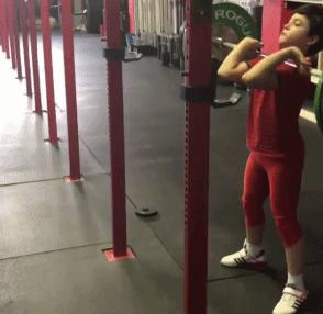 100公斤杠铃深蹲全蹲十次,杠铃深蹲全蹲与半蹲的区别