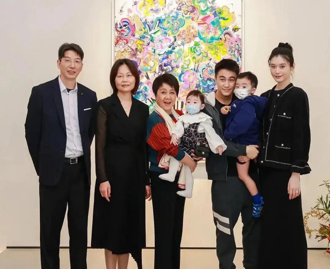 高调亮相戛纳，章泽天真没怀三胎？