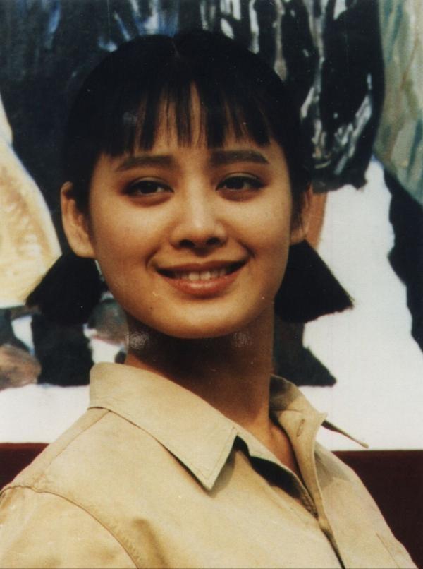 “狂野性感”的宁静，混娱乐圈无人敢*规则潜**，情史劲爆火辣