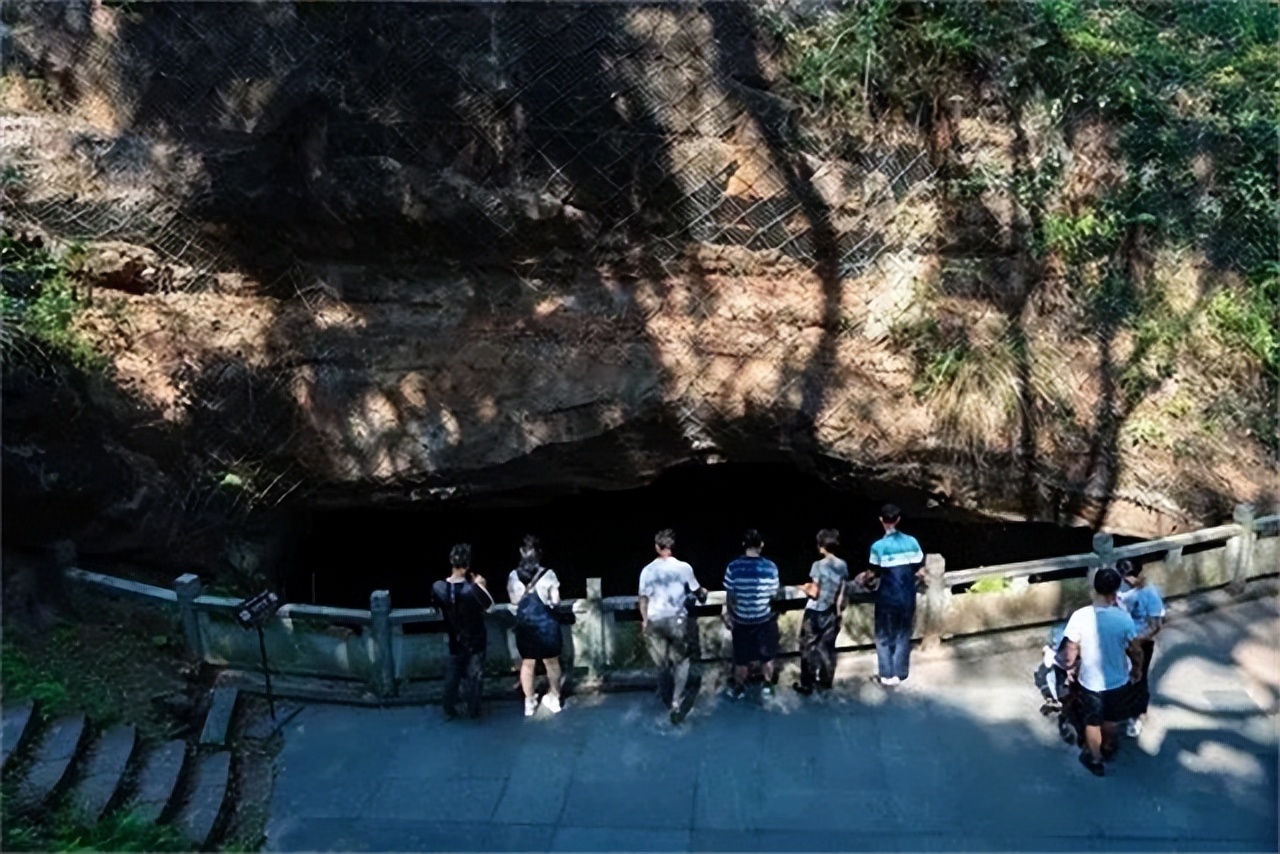 浙江小山村发现神秘水潭,浙江抽干神秘水潭惊现千年宫殿