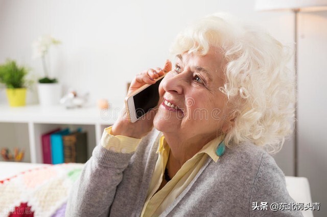 网友送女人一条围脖，把新婚夫妻拆散