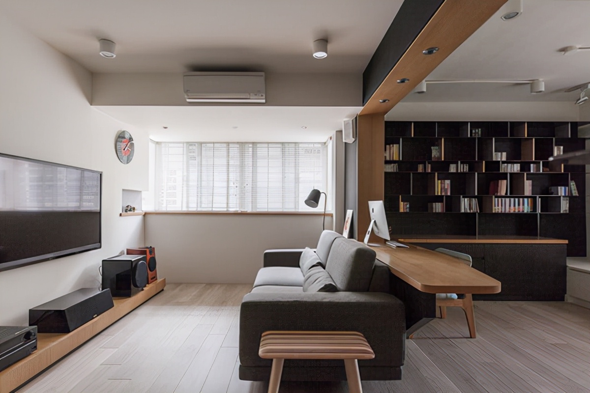 安排个书架墙，是家里最好的不动产，如此看来，完全没必要空间房