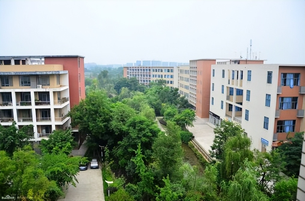 重德博学尚美笃行,重德博学勤勉尚美