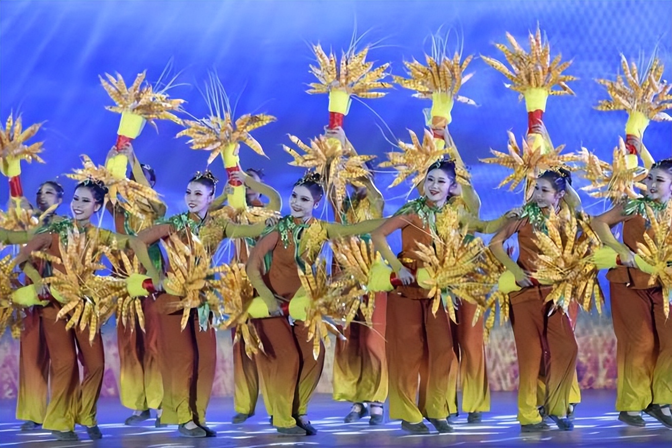 全国广场舞大赛河南代表队,全国广场舞北京集中展演圆满举行