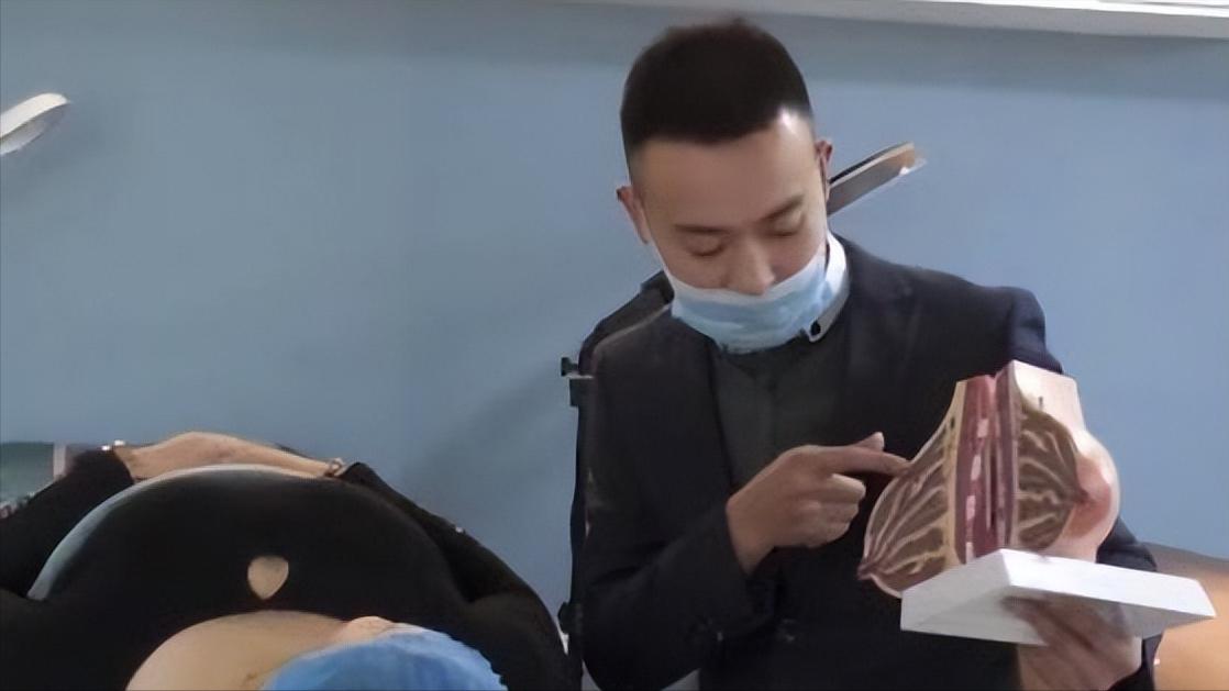 90后小伙转行做催乳师,90后小伙学催乳