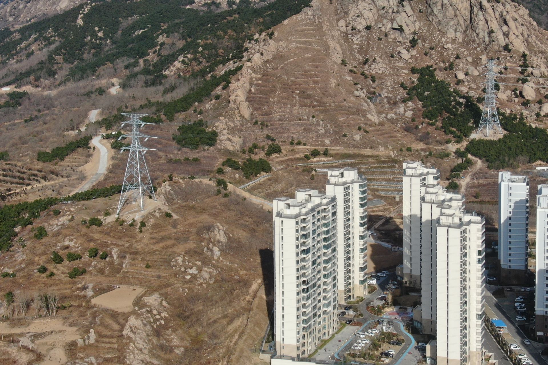 小珠山离市区近么,小珠山电力铁塔
