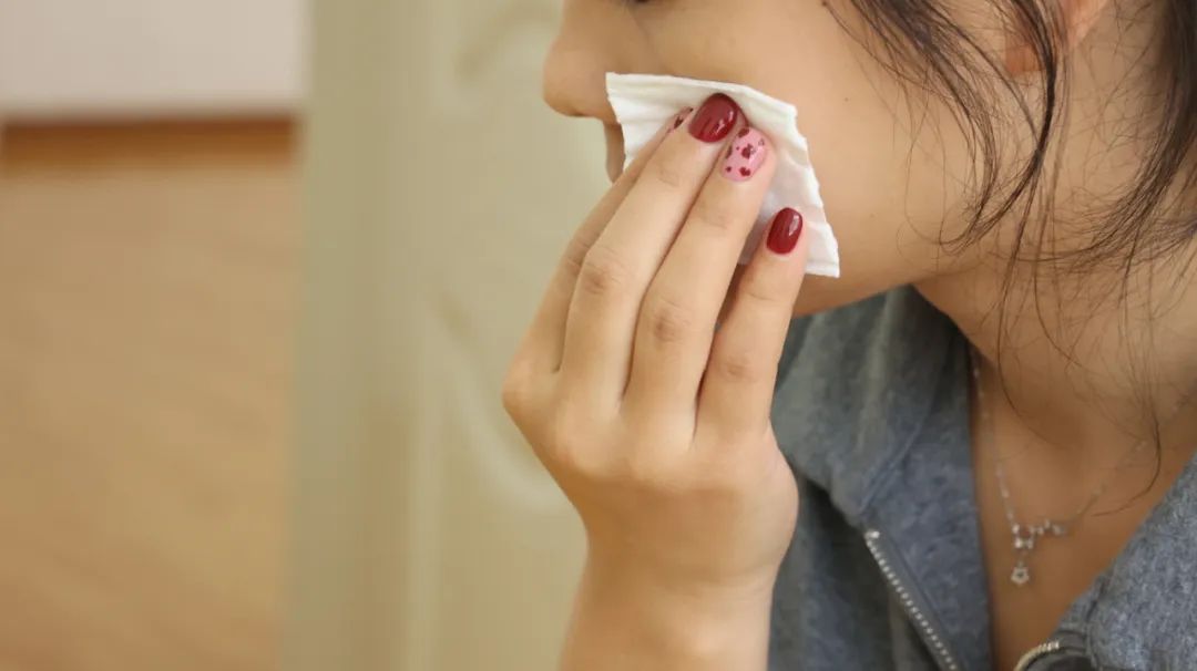 脸部皮肤经常掉皮怎么办,脸干燥掉皮怎么补水最快