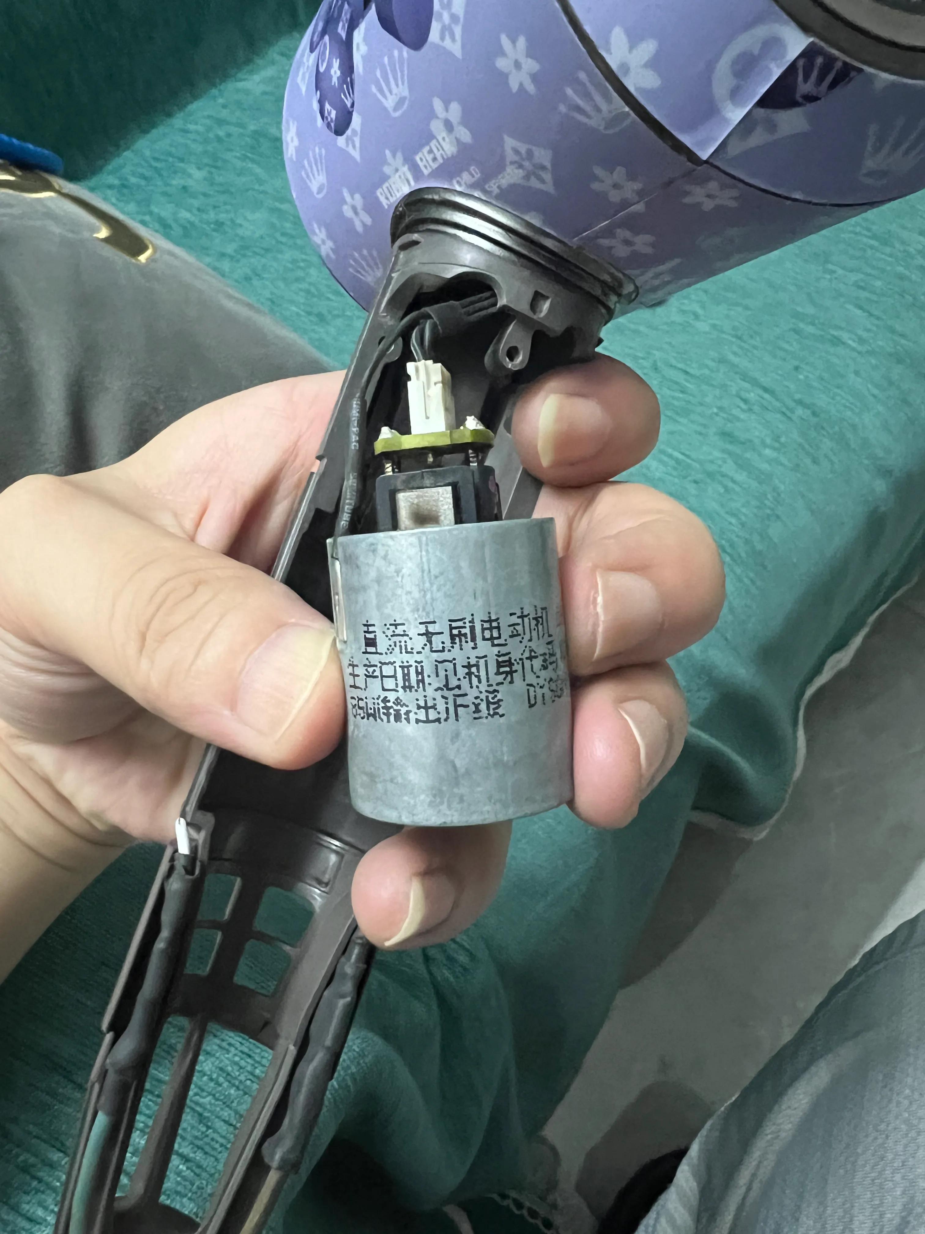 戴森吹风机老是吹的过程中死机,戴森吹风机最热档吹一会儿就断电