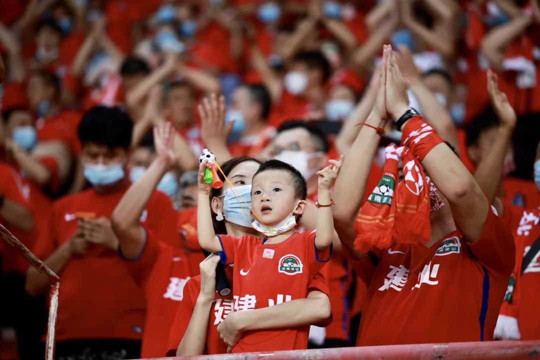 建业航海体育场北看台,建业球迷开赛视频