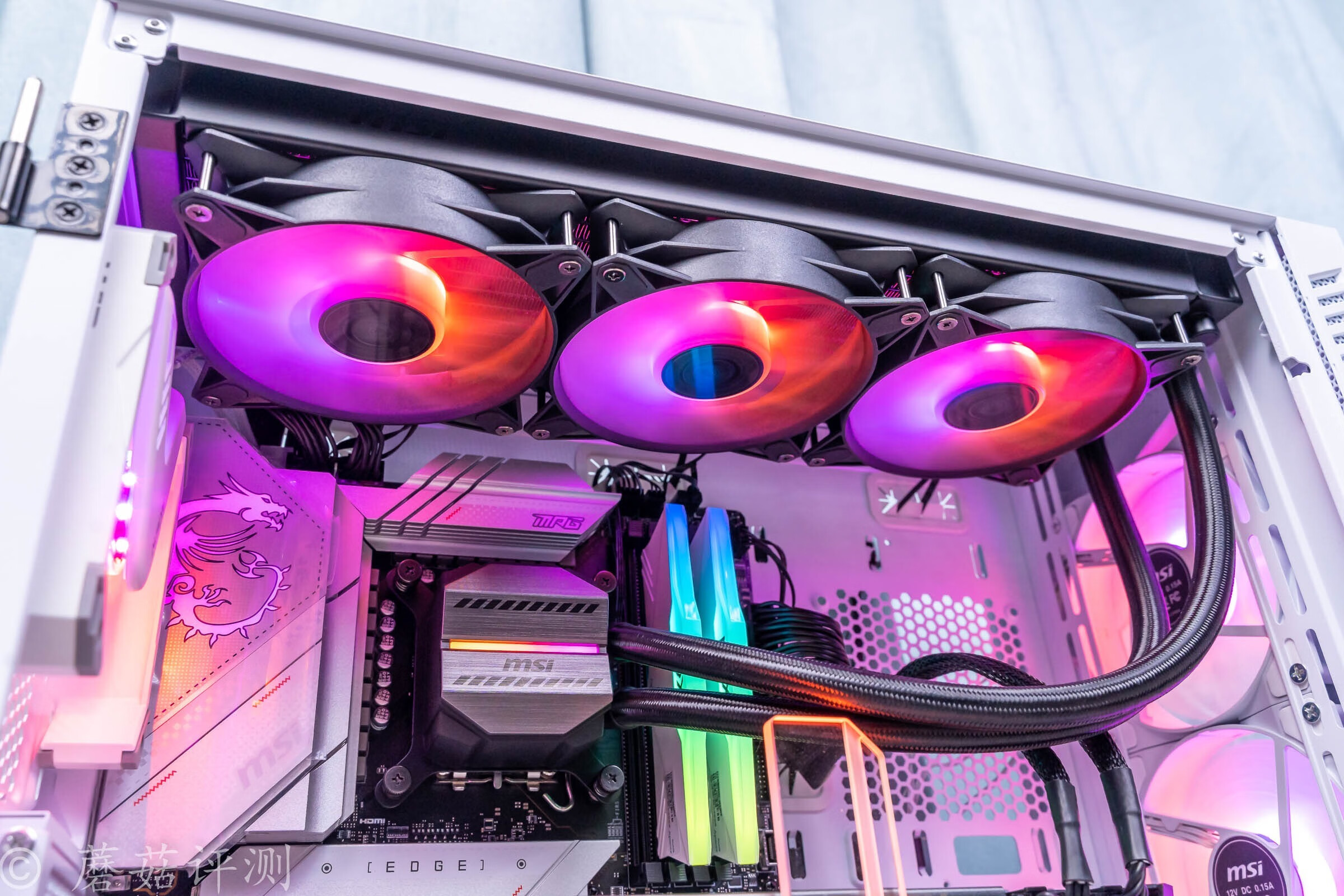 技嘉3090ti水雕显卡,技嘉rtx4090魔鹰oc怎么样