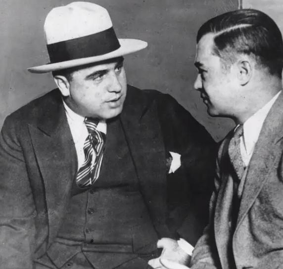 埃菲尔铁塔进化史,埃菲尔铁塔为什么两年就建好了