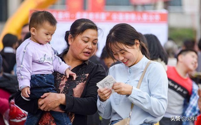机选彩票还是自选彩票好,七星彩走势图自选