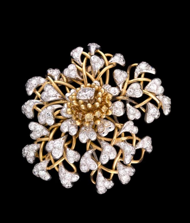 她是顶级豪门家族的千亿儿媳，一生低调，却连总统夫人都羡慕不已