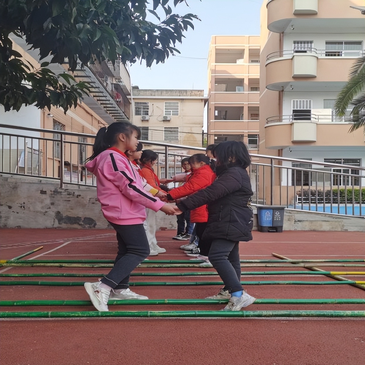 南康赤土民族小学,南康区赤土民族中心小学六年级