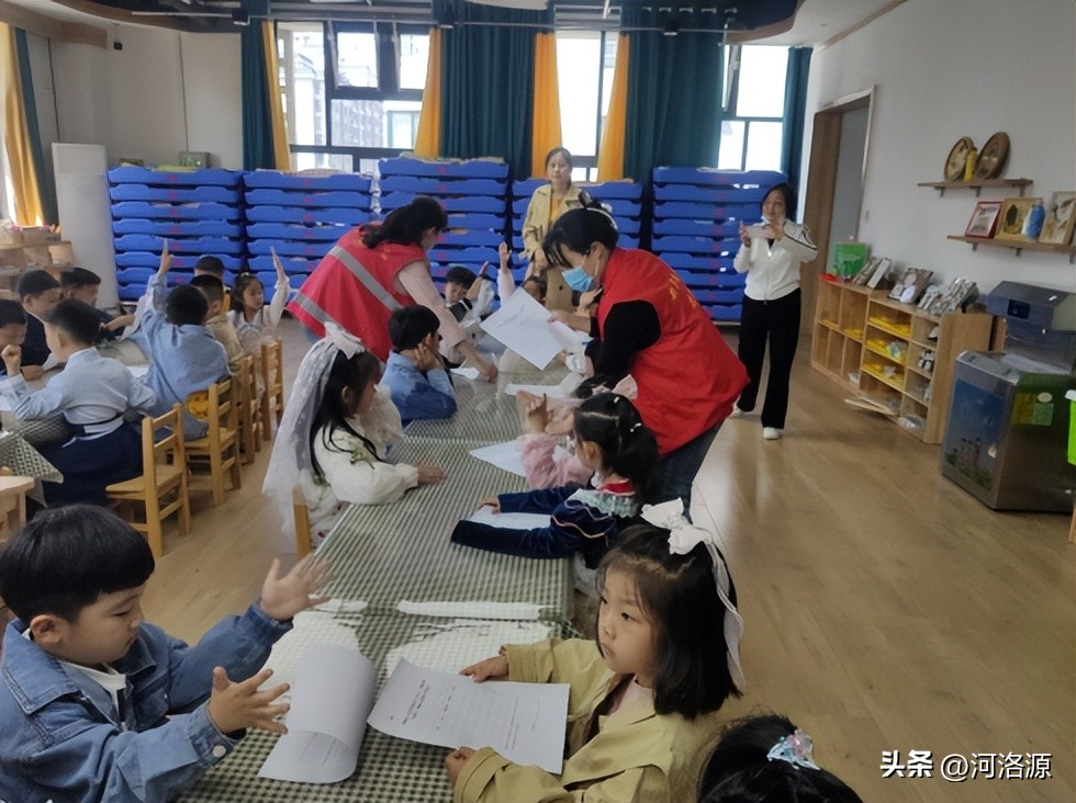 巩义市新兴路社区开展“郑州市儿童友好城市LOGO”线下评选活动