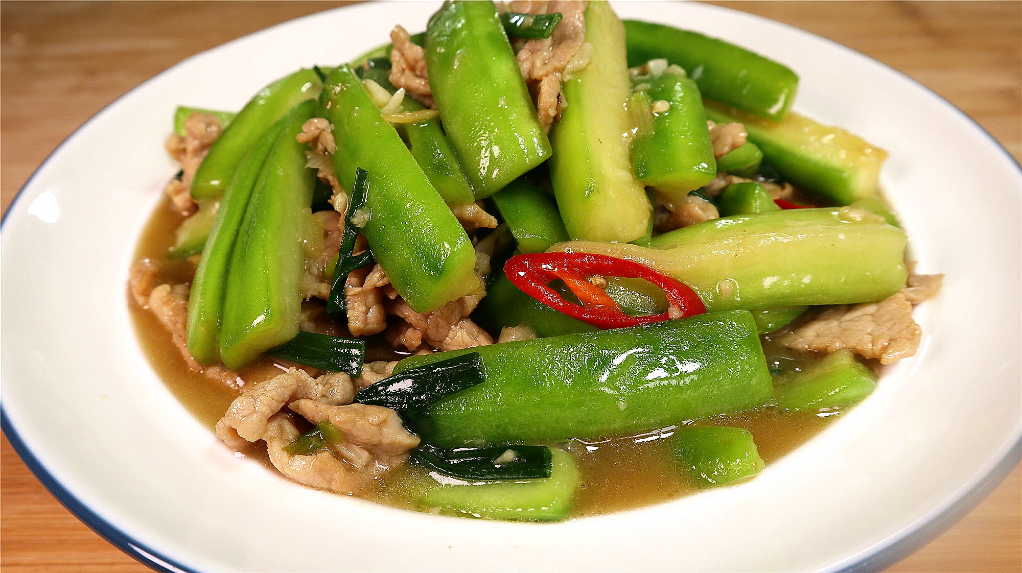 为什么在家烧丝瓜炒蛋丝瓜发黑,丝瓜炒毛豆怎样才能丝瓜不发黑