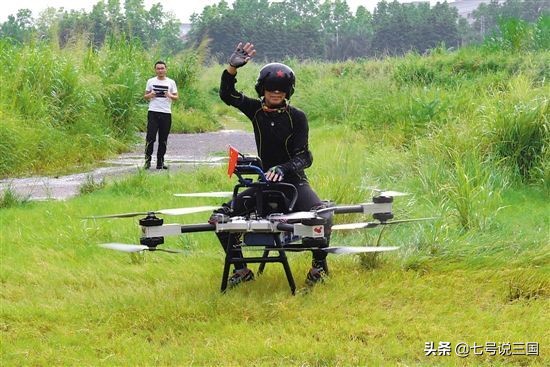 湖南农民花光积蓄，研发“飞行摩托车”，试飞1564次后成功上天