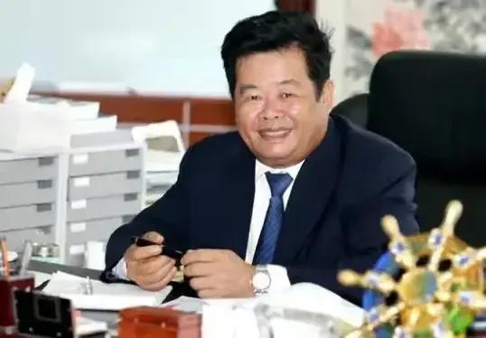 妻子入icu丈夫一夜白头,丈夫出轨多年在icu被老婆拔管