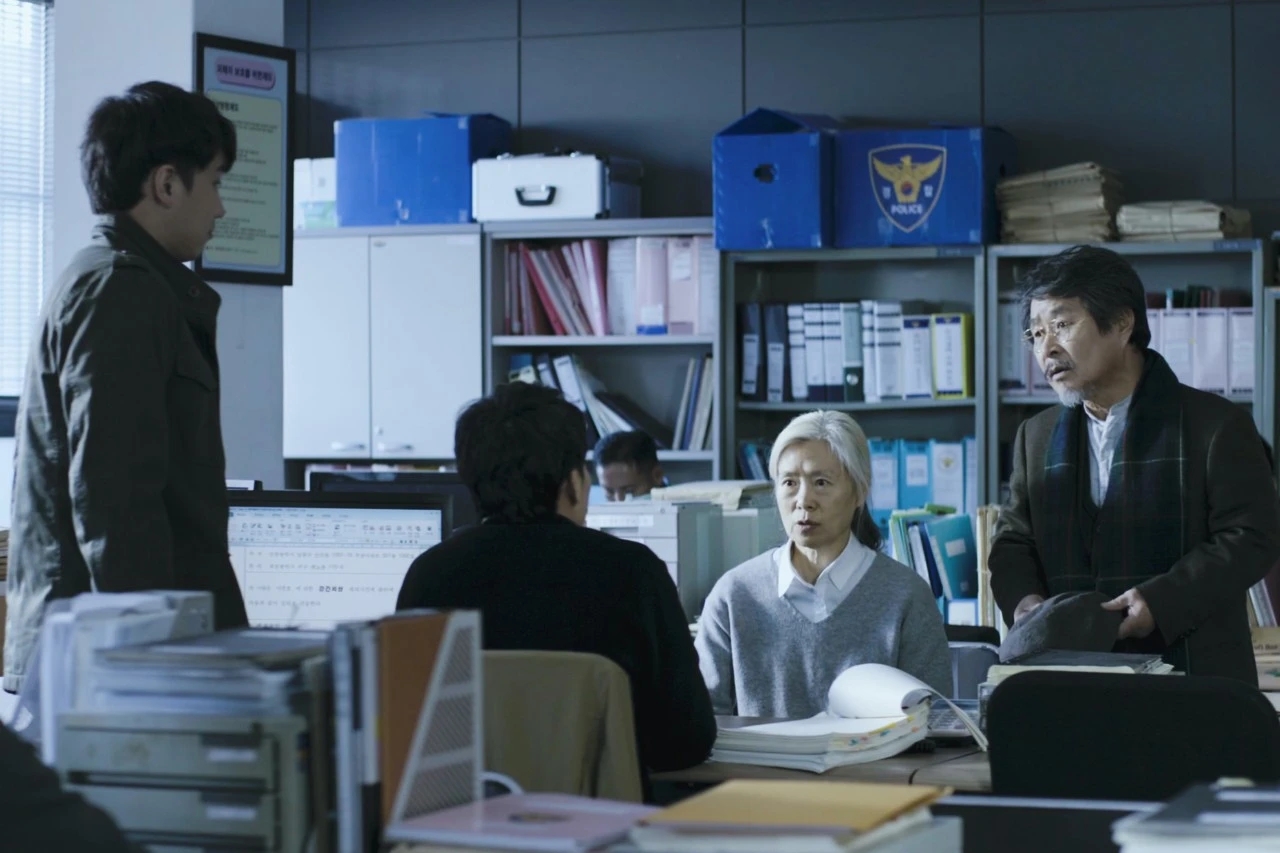 69岁的她，被29岁的年轻男子性侵，警察究竟会怎么处理？