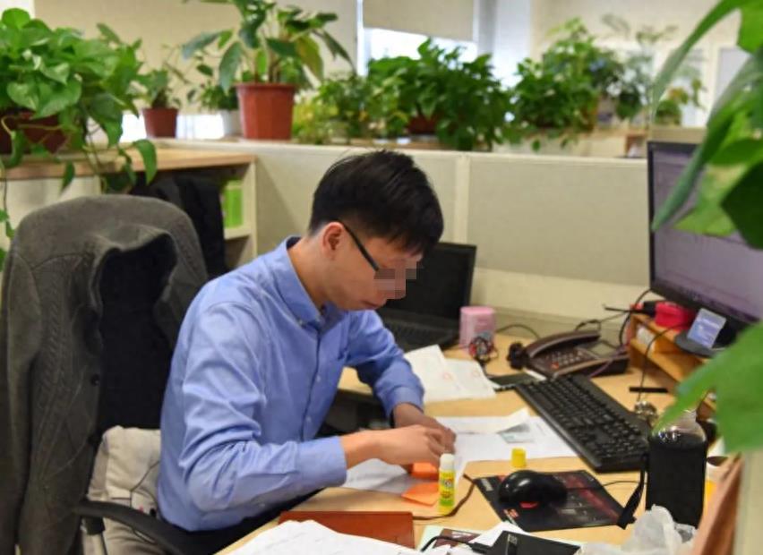 临终脱水、疼到痉挛，却被妻子强制插胃管，45岁丈夫呕出浓黑血液