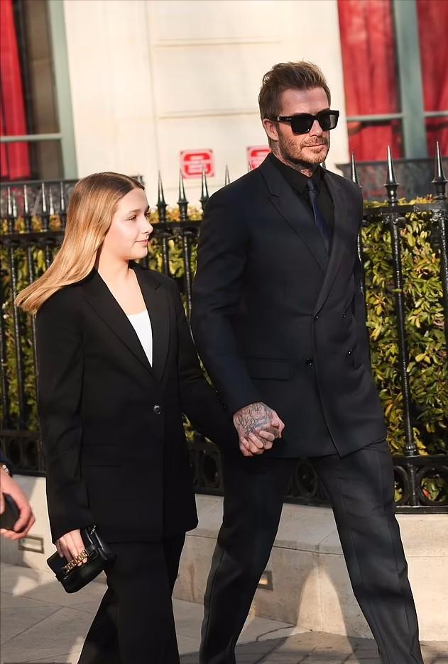 贝克汉姆小七服装,贝克汉姆和贝嫂年轻时候情侣装照